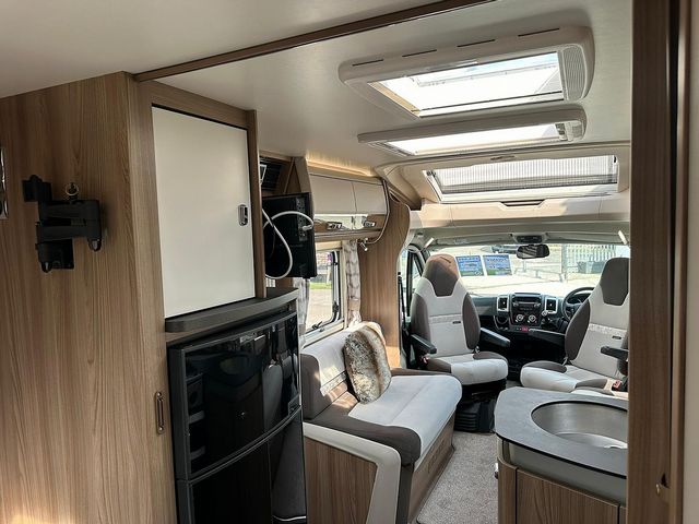 Swift Bolero 724FB Motorhome (2017) - Picture 6