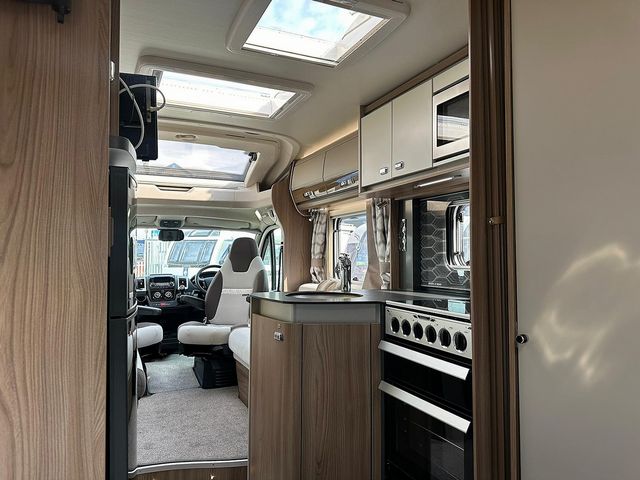 Swift Bolero 724FB Motorhome (2017) - Picture 7