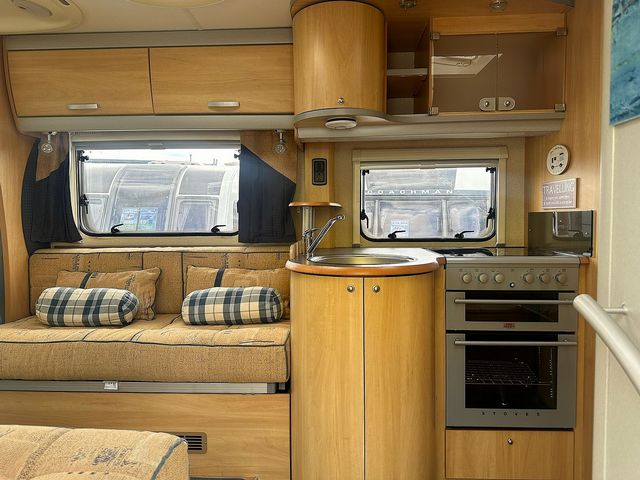 Ace Airstream 630EW Motorhome (2007) - Picture 3