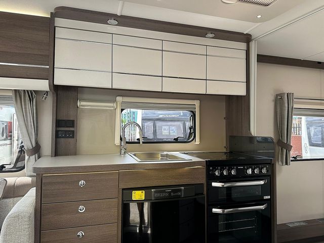 Elddis Affinity 554 Touring Caravan (2020) - Picture 4