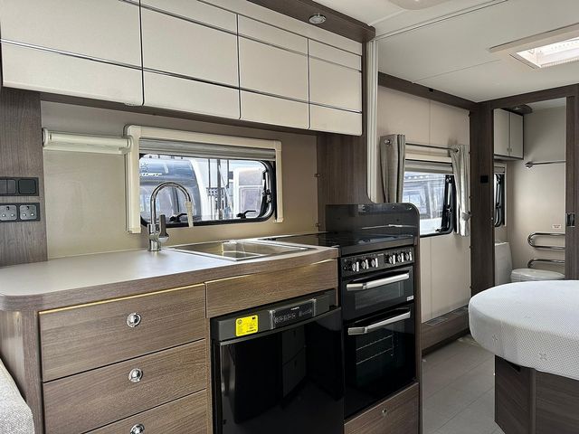 Elddis Affinity 554 Touring Caravan (2020) - Picture 9