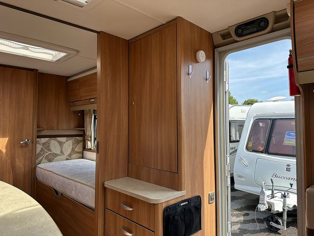 Swift Conqueror 565 Touring Caravan (2012) - Picture 10