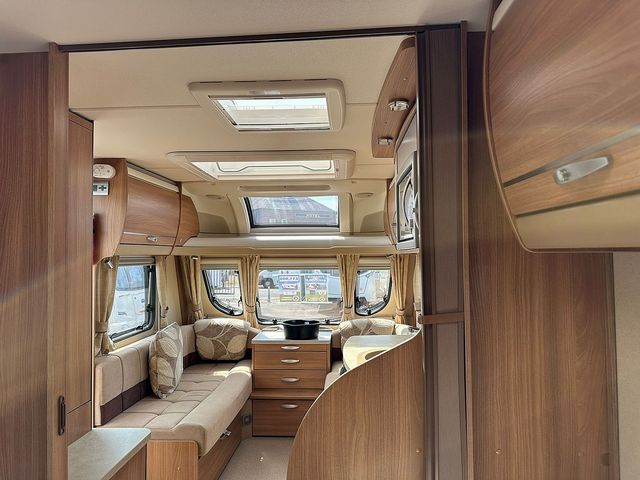 Swift Conqueror 565 Touring Caravan (2012) - Picture 16