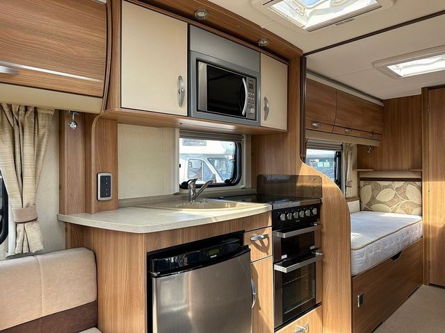 Swift Conqueror 565 Touring Caravan (2012) - Picture 8