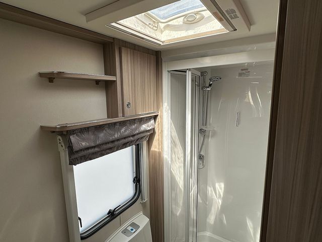 Coachman Arcadia 860 Touring Caravan (2021) - Picture 12