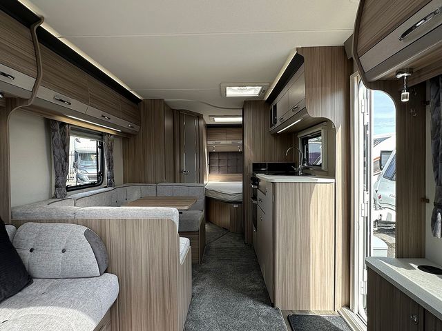 Coachman Arcadia 860 Touring Caravan (2021) - Picture 16