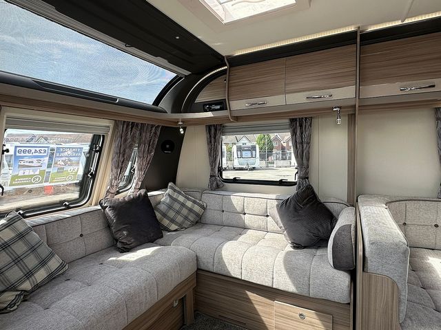 Coachman Arcadia 860 Touring Caravan (2021) - Picture 19