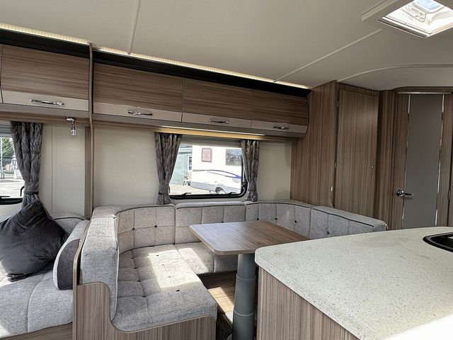 Coachman Arcadia 860 Touring Caravan (2021) - Picture 3