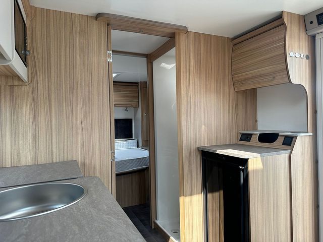 Bailey Pegasus Grande GT75 Portofino Touring Caravan (2024) - Picture 16