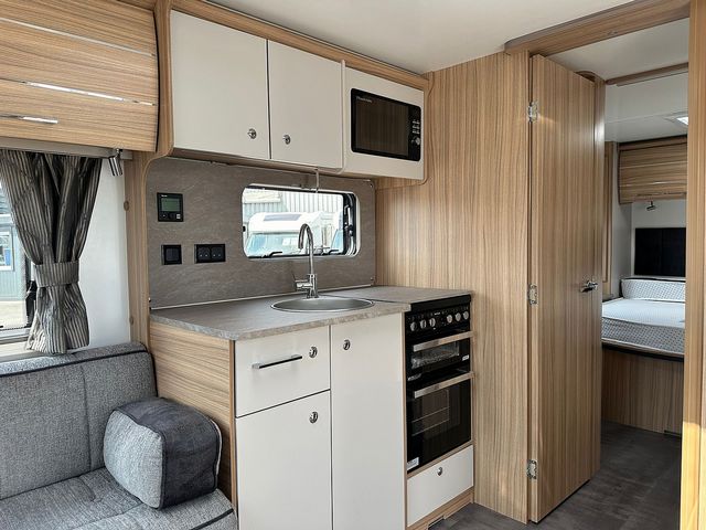 Bailey Pegasus Grande GT75 Portofino Touring Caravan (2024) - Picture 6