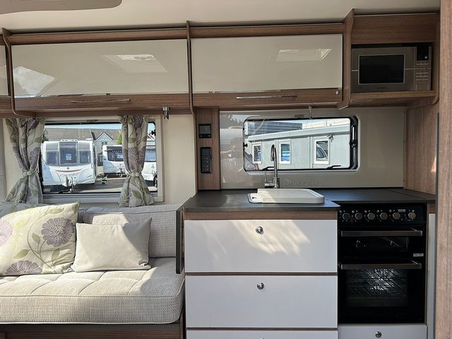 Bailey Unicorn Barcelona Touring Caravan (2018) - Picture 16