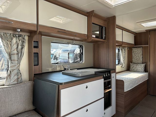 Bailey Unicorn Cadiz Touring Caravan (2019) - Picture 15