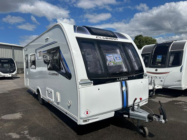 Lunar Clubman SE Touring Caravan (2019) - Picture 2