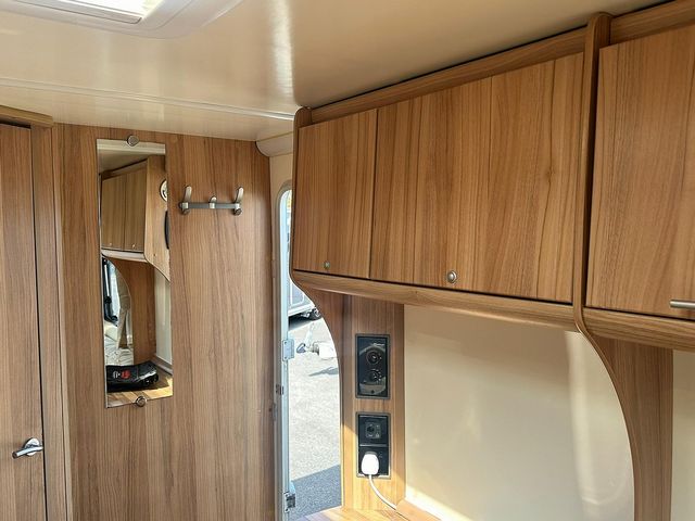 Bailey Orion 400/2 Touring Caravan (2012) - Picture 7