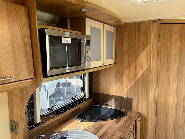 Bailey Orion 400/2 Touring Caravan (2012) - Picture 8