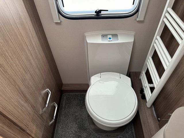 Coachman VIP 520 Touring Caravan (2020) - Picture 14