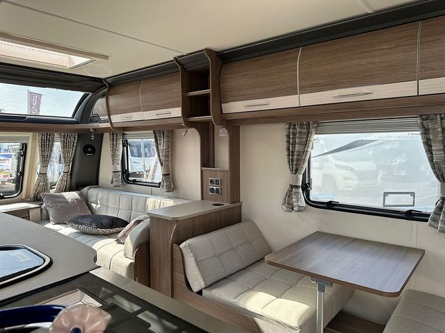 Coachman VIP 520 Touring Caravan (2020) - Picture 18