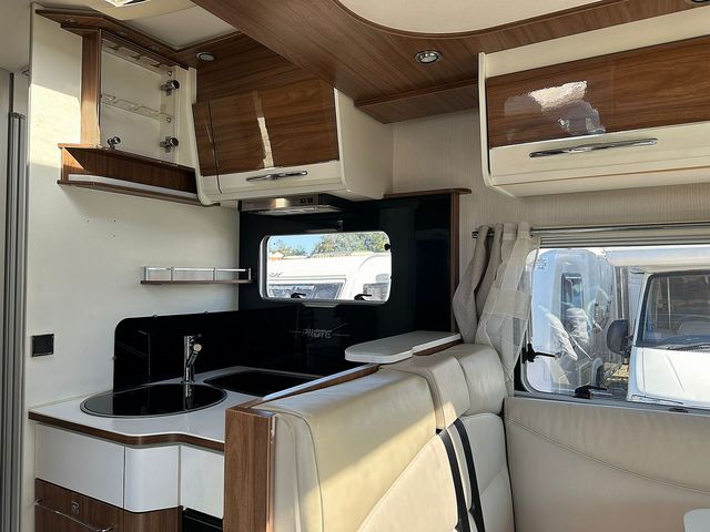 Pilote Sensation Motorhome (2018) - Picture 7