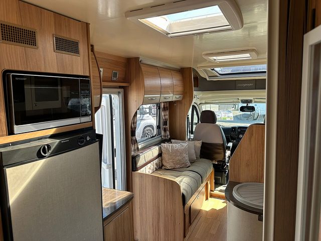 Bailey Approach Autograph 745 Motorhome (2015) - Picture 11