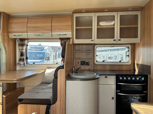 Bailey Approach Autograph 745 Motorhome (2015) - Picture 4