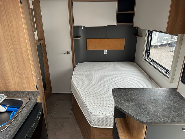 Bailey Discovery D4-4 Touring Caravan (2021) - Picture 12