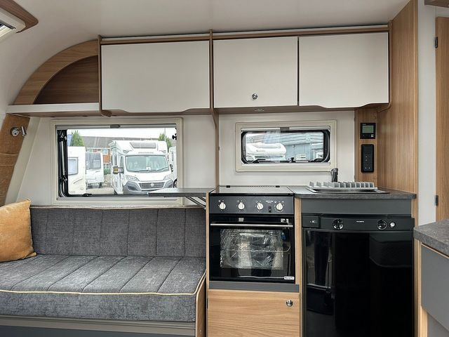 Bailey Discovery D4-4 Touring Caravan (2021) - Picture 15