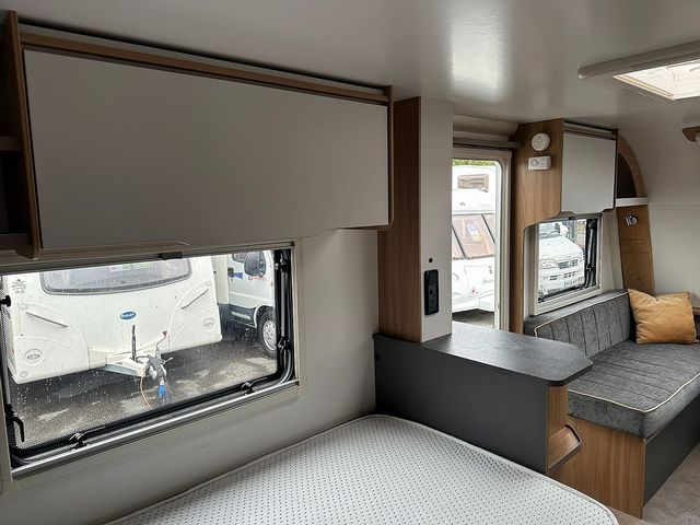 Bailey Discovery D4-4 Touring Caravan (2021) - Picture 4