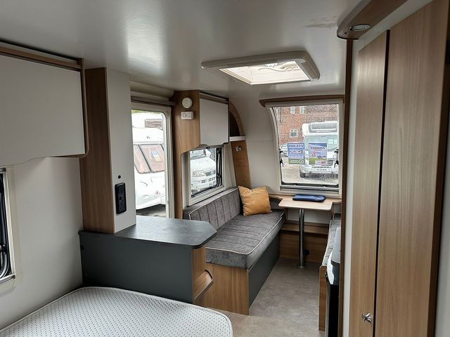 Bailey Discovery D4-4 Touring Caravan (2021) - Picture 5