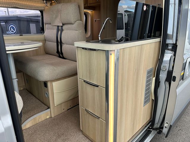 Autotrail Tribute T670 Campervan (2016) - Picture 12