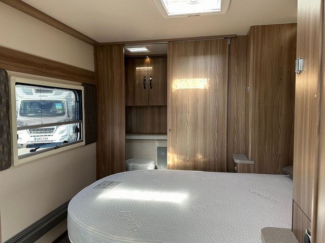 Swift Challenger 880X Touring Caravan (2022) - Picture 10