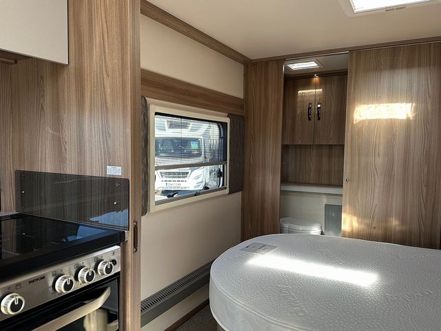 Swift Challenger 880X Touring Caravan (2022) - Picture 11