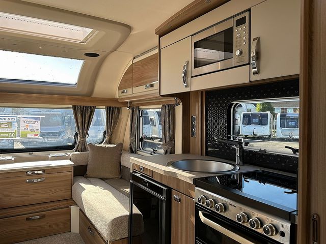 Swift Challenger 880X Touring Caravan (2022) - Picture 16