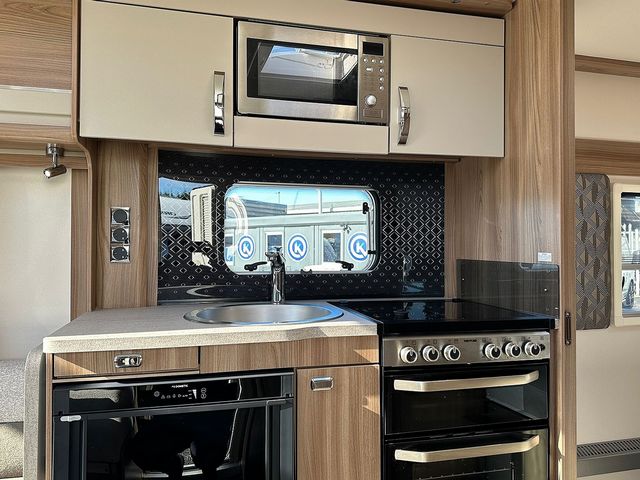 Swift Challenger 880X Touring Caravan (2022) - Picture 7