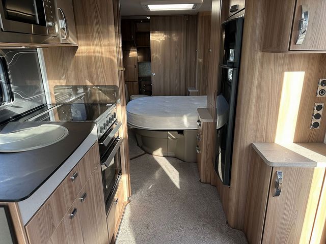 Swift Conqueror 645 Touring Caravan (2017) - Picture 14