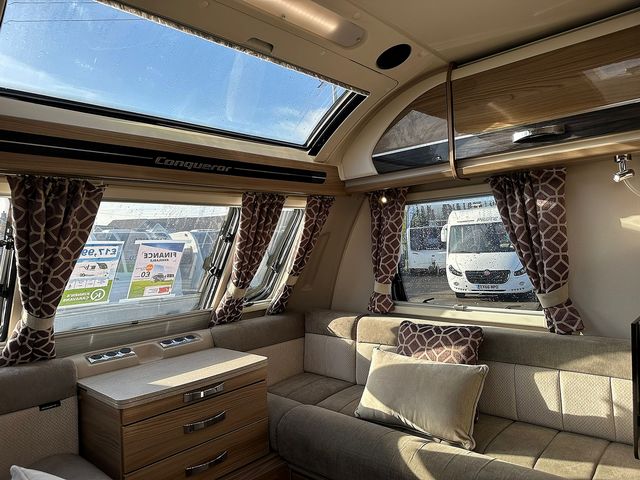 Swift Conqueror 645 Touring Caravan (2017) - Picture 17