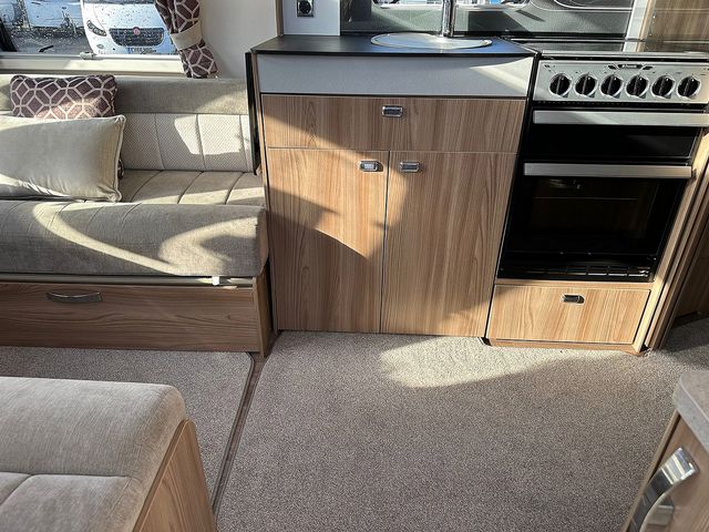 Swift Conqueror 645 Touring Caravan (2017) - Picture 18