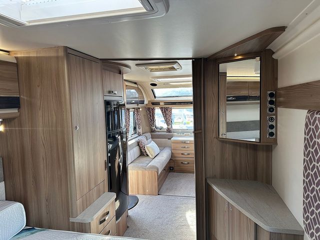 Swift Conqueror 645 Touring Caravan (2017) - Picture 9