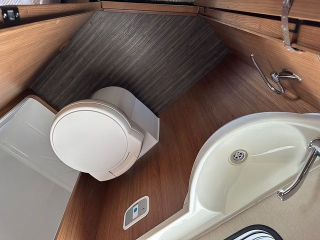 Autotrail Tribute T-175 Motorhome (2015) - Picture 9