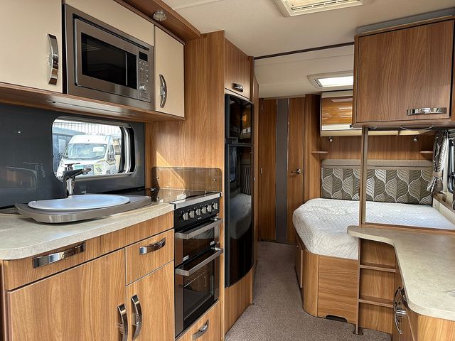 Swift Conqueror 630 Touring Caravan (2014) - Picture 14