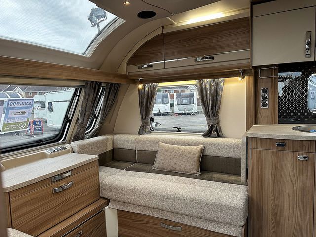 Swift Challenger X835 Touring Caravan (2021) - Picture 20