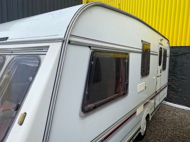 Swift Challenger Touring Caravan (1998) - Picture 2