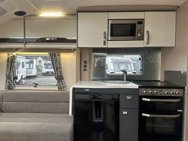 Swift Eccles 580 Touring Caravan (2018) - Picture 18