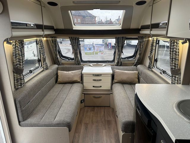 Swift Eccles 580 Touring Caravan (2018) - Picture 4