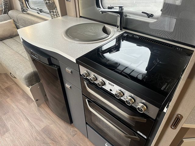 Swift Eccles 580 Touring Caravan (2018) - Picture 5