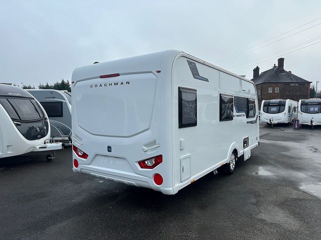 Coachman VIP 520 Touring Caravan (2019) - Picture 3