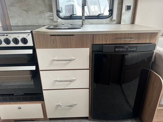 Coachman VIP 520 Touring Caravan (2019) - Picture 9