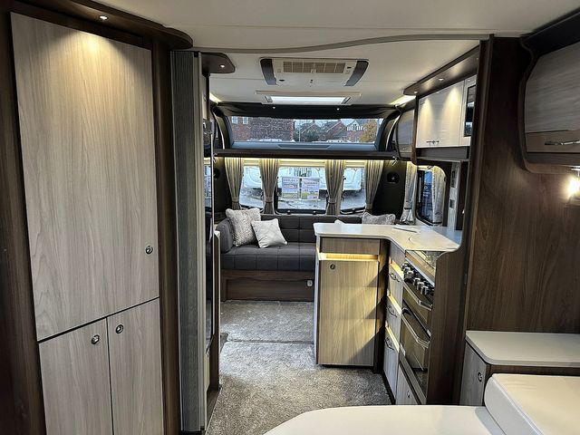 Coachman Lusso Touring Caravan (2023) - Picture 12