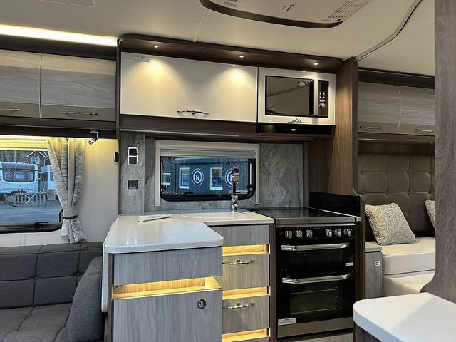 Coachman Lusso Touring Caravan (2023) - Picture 16