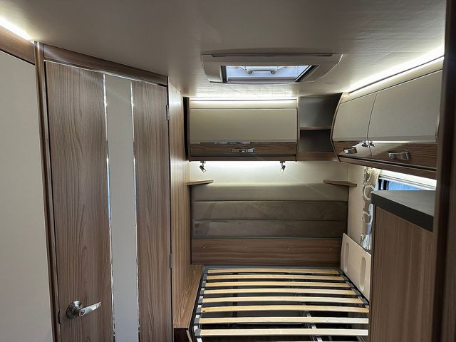 Bessacarr 560 Motorhome (2017) - Picture 18