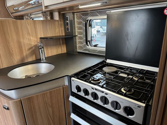 Bessacarr 560 Motorhome (2017) - Picture 8